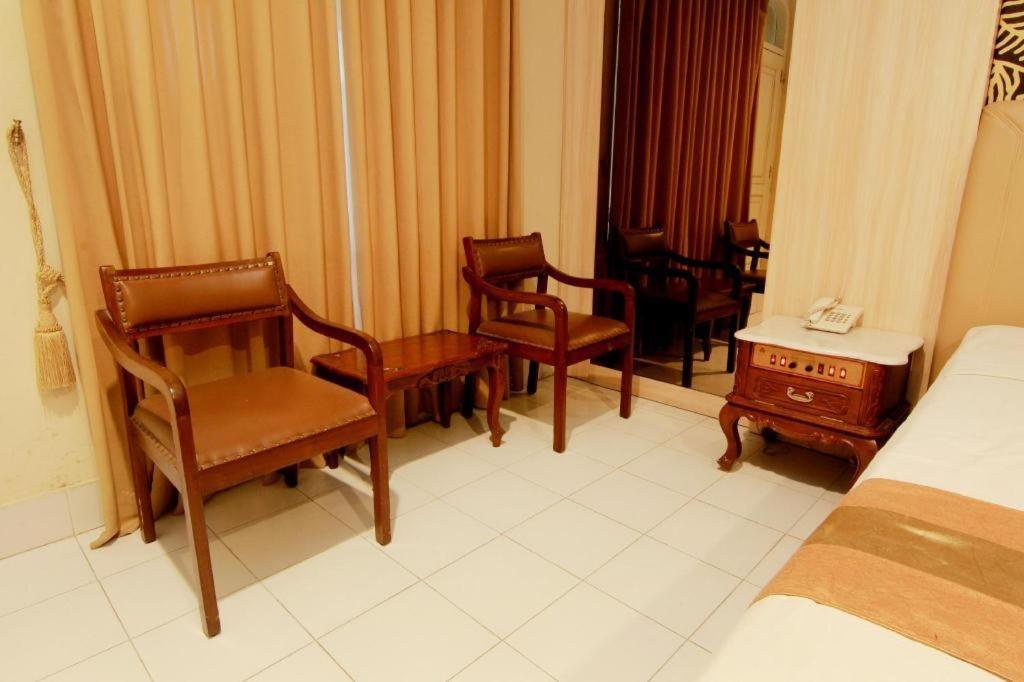 โฮเต็ล แกรนด์ โรเซลา ยอกยาการ์ตา Hotel ภายนอก รูปภาพ