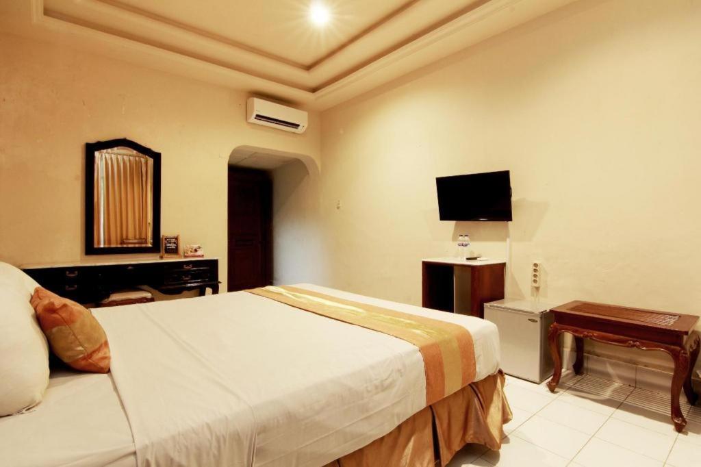 โฮเต็ล แกรนด์ โรเซลา ยอกยาการ์ตา Hotel ภายนอก รูปภาพ
