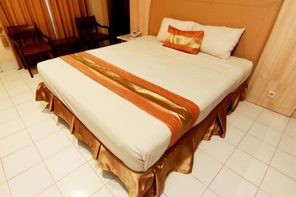 โฮเต็ล แกรนด์ โรเซลา ยอกยาการ์ตา Hotel ภายนอก รูปภาพ