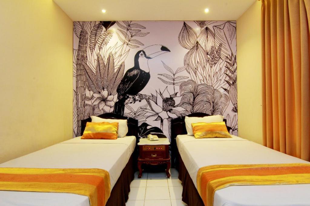 โฮเต็ล แกรนด์ โรเซลา ยอกยาการ์ตา Hotel ภายนอก รูปภาพ