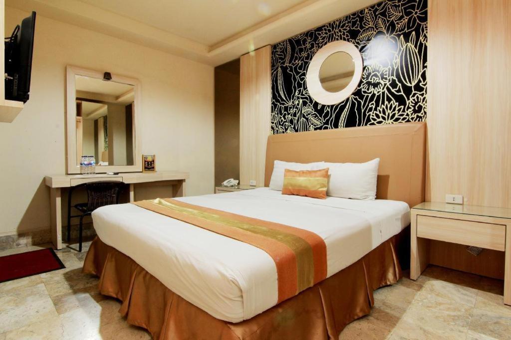โฮเต็ล แกรนด์ โรเซลา ยอกยาการ์ตา Hotel ภายนอก รูปภาพ
