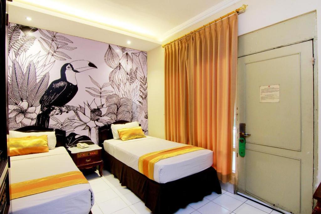โฮเต็ล แกรนด์ โรเซลา ยอกยาการ์ตา Hotel ภายนอก รูปภาพ