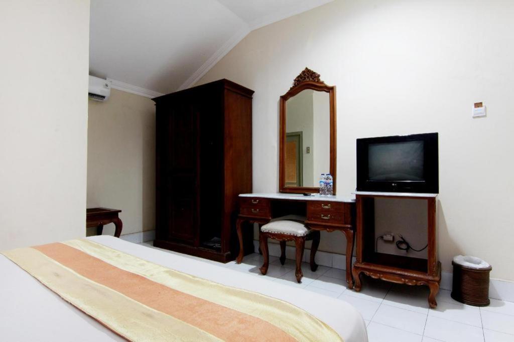 โฮเต็ล แกรนด์ โรเซลา ยอกยาการ์ตา Hotel ภายนอก รูปภาพ