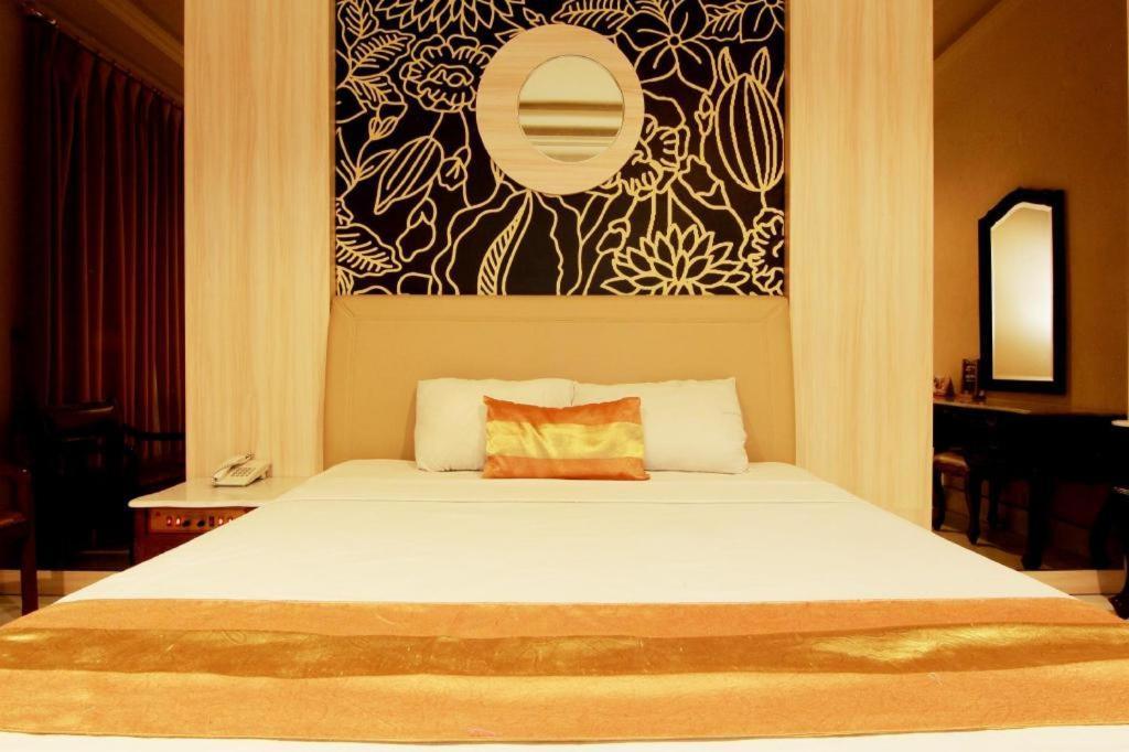โฮเต็ล แกรนด์ โรเซลา ยอกยาการ์ตา Hotel ภายนอก รูปภาพ