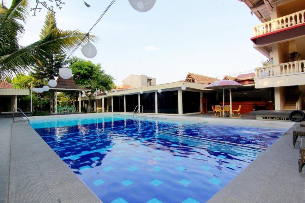 โฮเต็ล แกรนด์ โรเซลา ยอกยาการ์ตา Hotel ภายนอก รูปภาพ