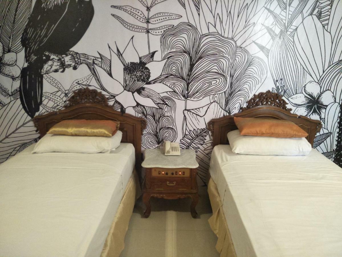 โฮเต็ล แกรนด์ โรเซลา ยอกยาการ์ตา Hotel ภายนอก รูปภาพ