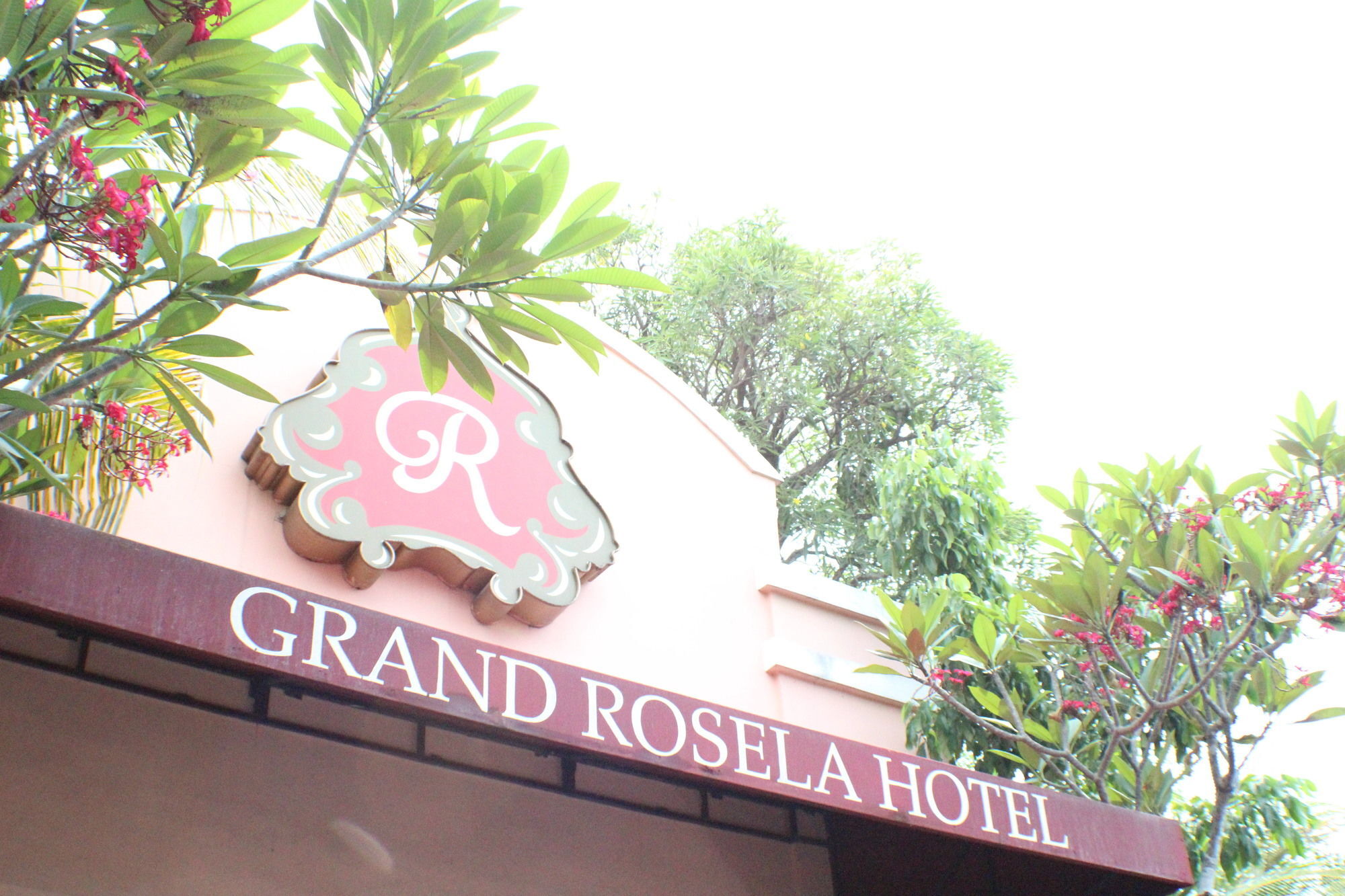 โฮเต็ล แกรนด์ โรเซลา ยอกยาการ์ตา Hotel ภายนอก รูปภาพ