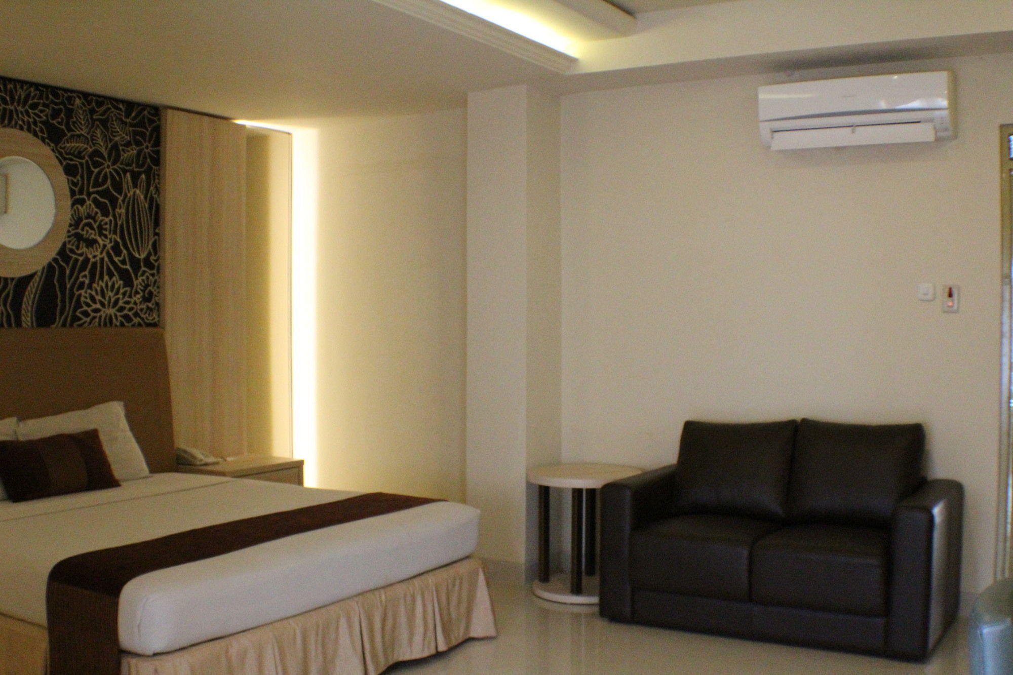 โฮเต็ล แกรนด์ โรเซลา ยอกยาการ์ตา Hotel ภายนอก รูปภาพ